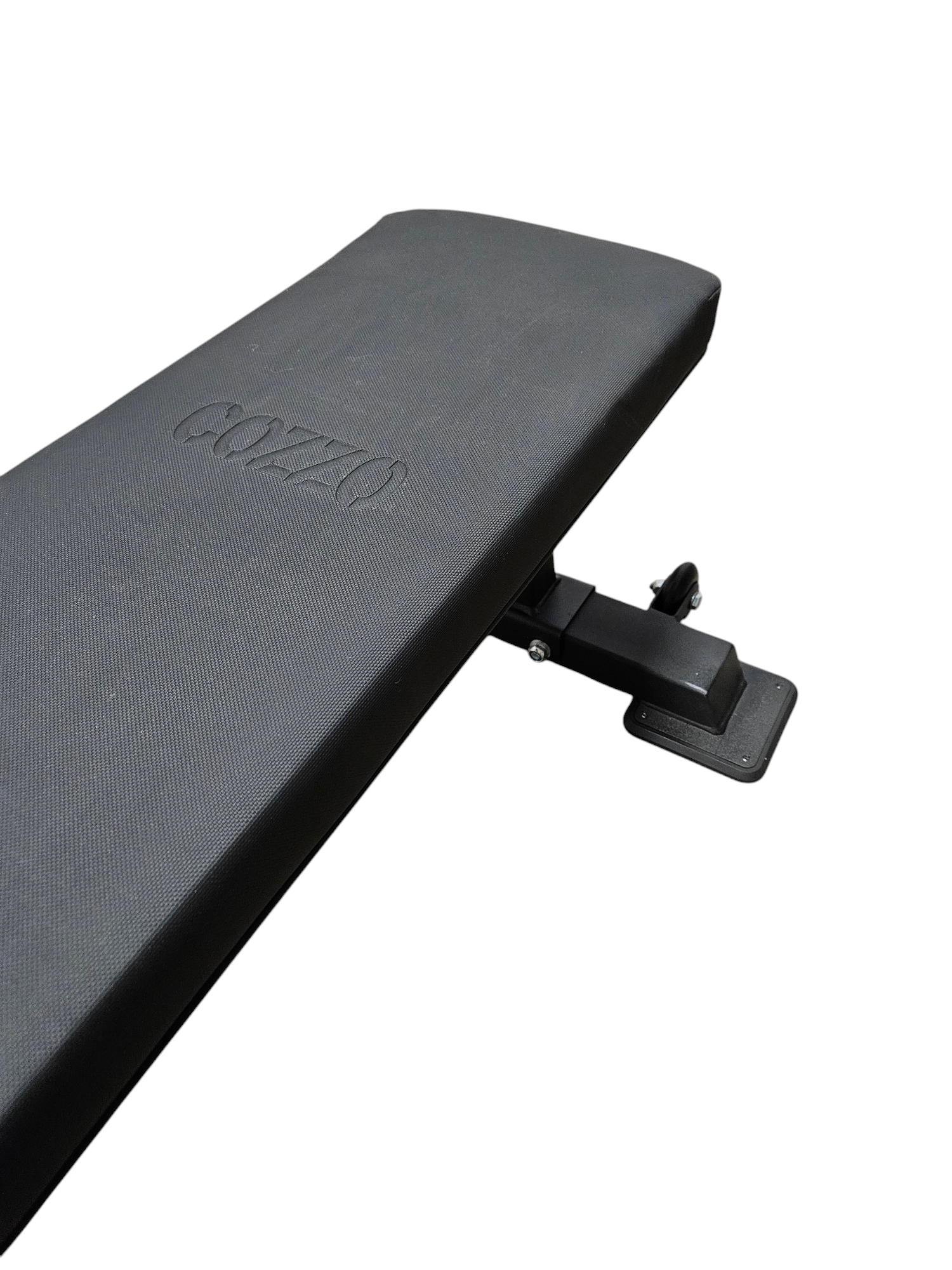 Dettaglio base a treppiede e rivestimento grip antiscivolo Panca Piana Pro Élite Cozzo Strength, design ottimizzato per il posizionamento dei piedi e stabilità del carico.