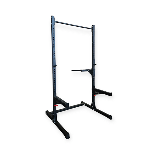 Dettaglio montanti forati e supporti bilanciere Half Rack PRO Cozzo Strength, struttura heavy-duty per carichi elevati con predisposizione per accessori e sicurezze