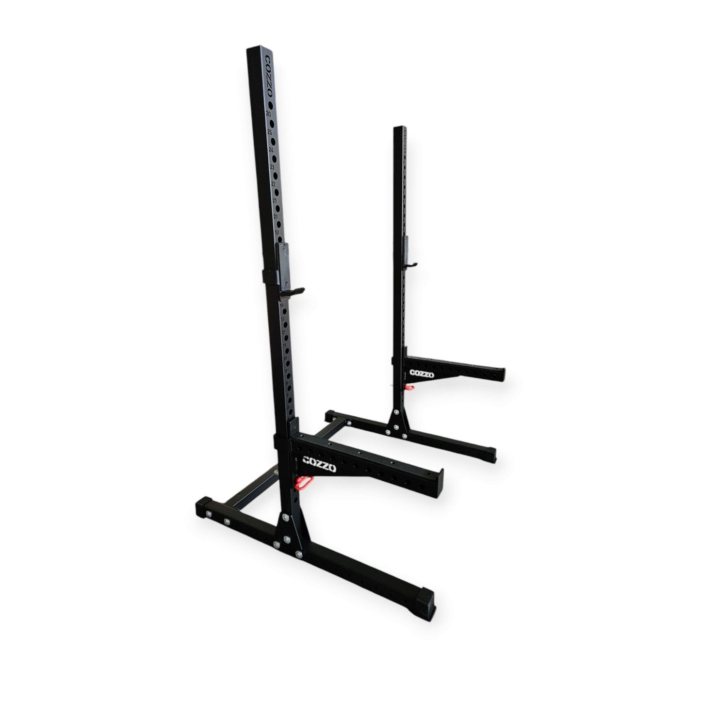 Dettaglio perni di bloccaggio e J-Hooks regolabili Squat Rack FIT Cozzo Strength, struttura in acciaio stabile e leggera per Squat, Panca e Military Press.