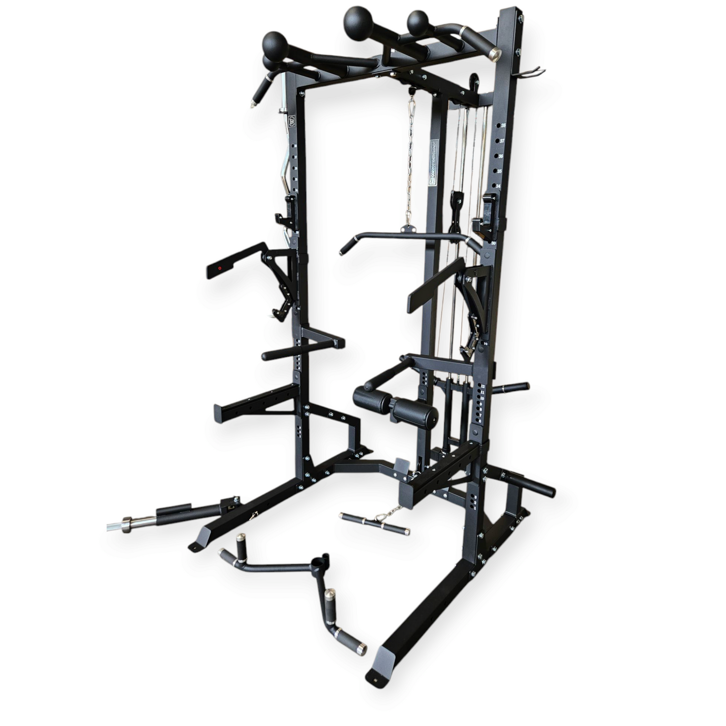 Dettaglio sistema a carrucola fluida e scorrimento Lat Machine Half Rack PRO Cozzo Strength, struttura in acciaio con J-Hooks regolabili e porta dischi integrati.