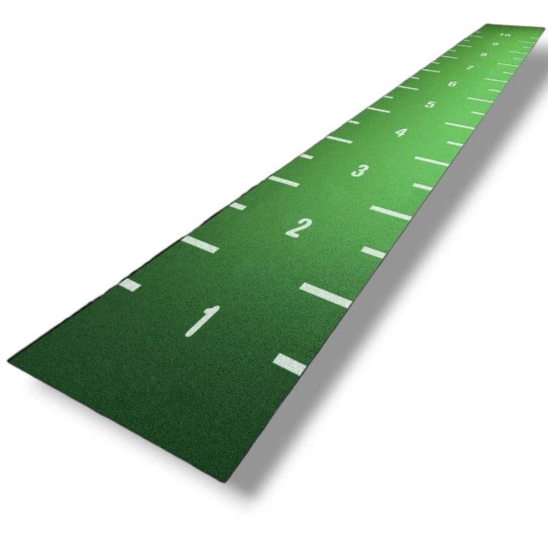 Erba sintetica numerata Cozzo Strength Equipment per corsie sled, pavimentazione tecnica con indicatori di distanza per allenamento funzionale e slitta.