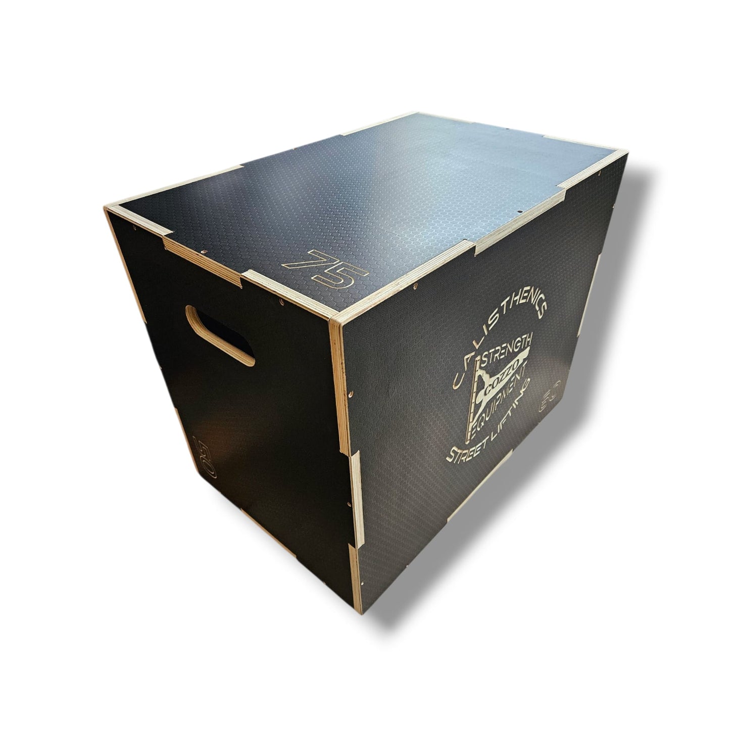 Plyo Box Standard Black Grip Cozzo Strength Equipment, scatola pliometrica in legno con rivestimento antiscivolo nero per salti in totale sicurezza.