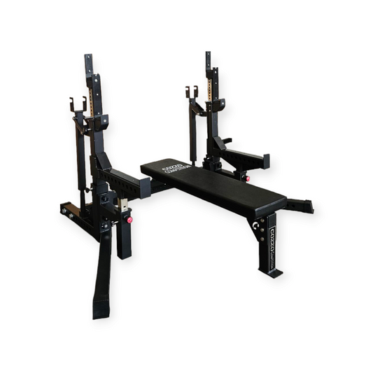 Powerlifting Combo Rack 2 in 1 Cozzo Strength Equipment, stazione professionale da gara per Squat e Panca Piana, design conforme specifiche IPF con leve di sollevamento.