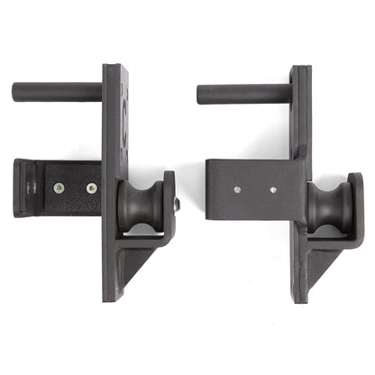 Supporti J-Hook Roller 75 Cozzo Strength Equipment per Power Rack e Rig, ganci con rullo in nylon per il centraggio fluido del bilanciere e protezione della zigrinatura.