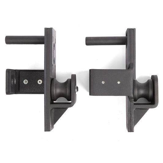 Supporti J-Hook Roller 75 Cozzo Strength Equipment per Power Rack e Rig, ganci con rullo in nylon per il centraggio fluido del bilanciere e protezione della zigrinatura.