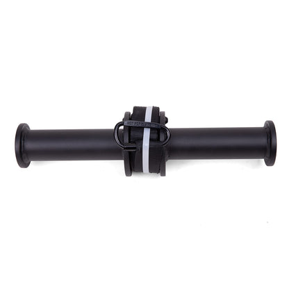 Wrist Roller professionale Cozzo Strength Equipment per allenamento avambracci e grip strength, rullo in acciaio con corda ad alta resistenza e moschettone incluso.