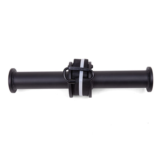 Wrist Roller professionale Cozzo Strength Equipment per allenamento avambracci e grip strength, rullo in acciaio con corda ad alta resistenza e moschettone incluso.